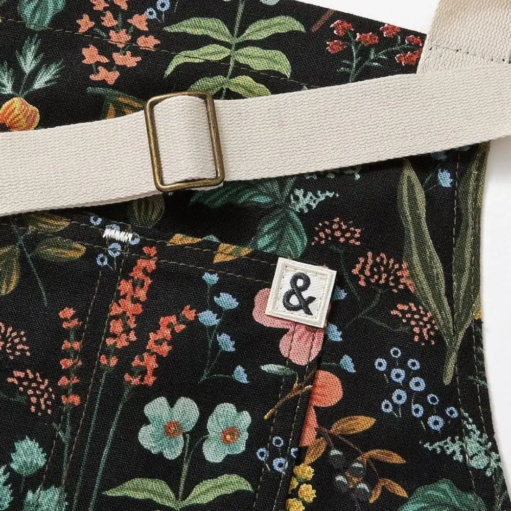 Alternative view of Hedley & Bennett Essential Kitchen Apron | Rifle Paper Co. Herb Garden