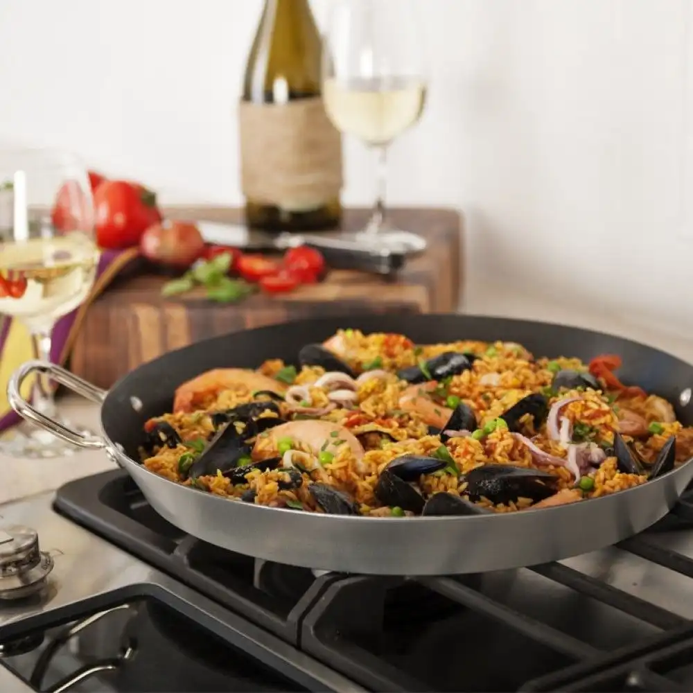 Alternative view of Nordic Ware Paella Pan