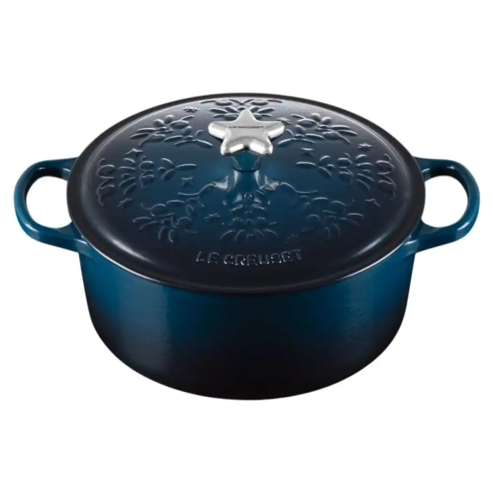 Le Creuset Signature Holiday Tree 4.5 Qt. Round Dutch Oven with Stainless Steel Star Knob | Nuit