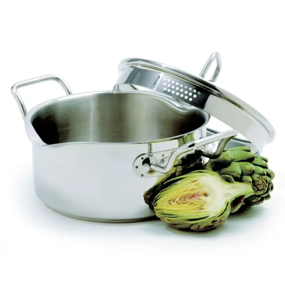Alternative view of Norpro's KRONA S/S 3qt Vented Pot with a Straining Lid