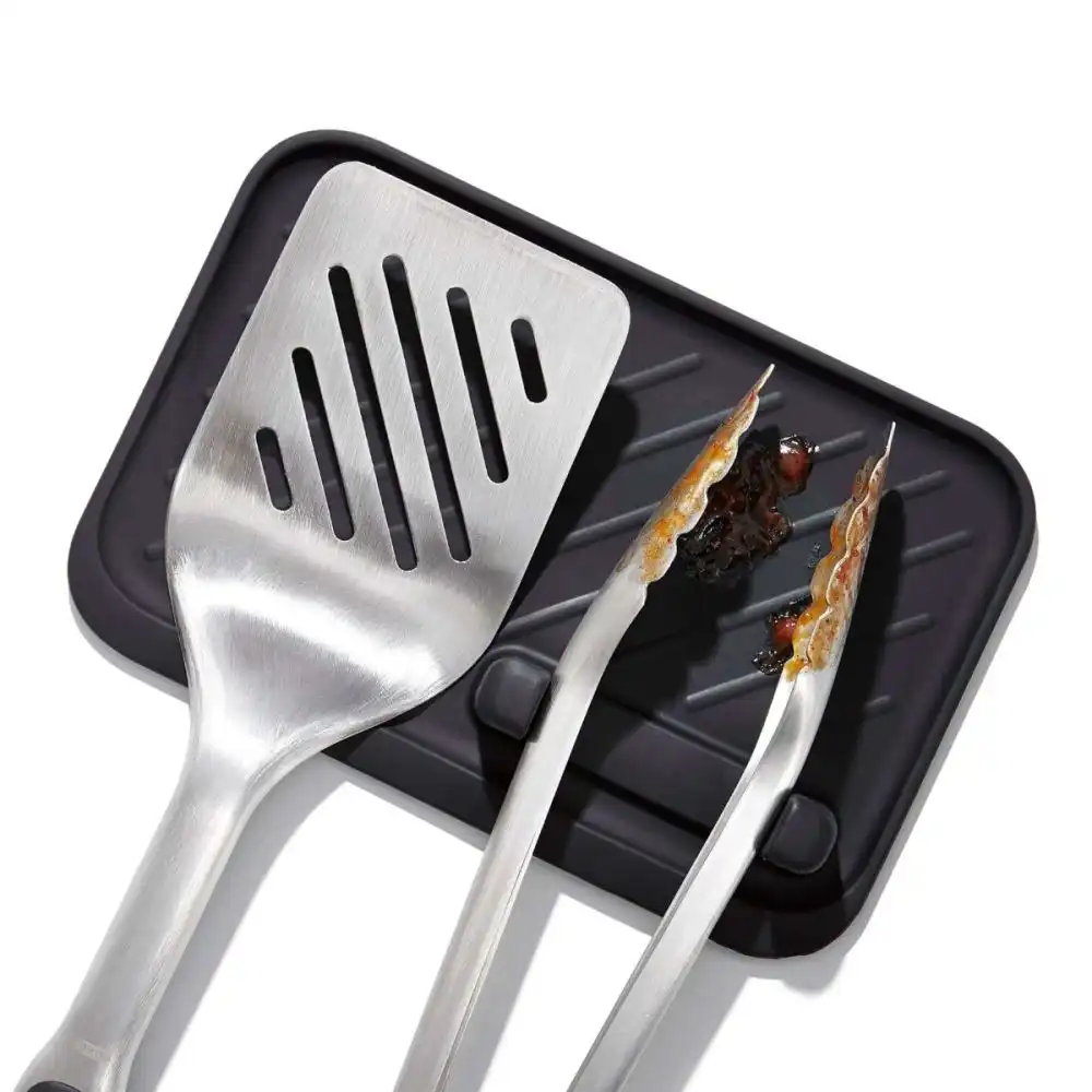 Alternative view of OXO Grilling Turner & Tong Set