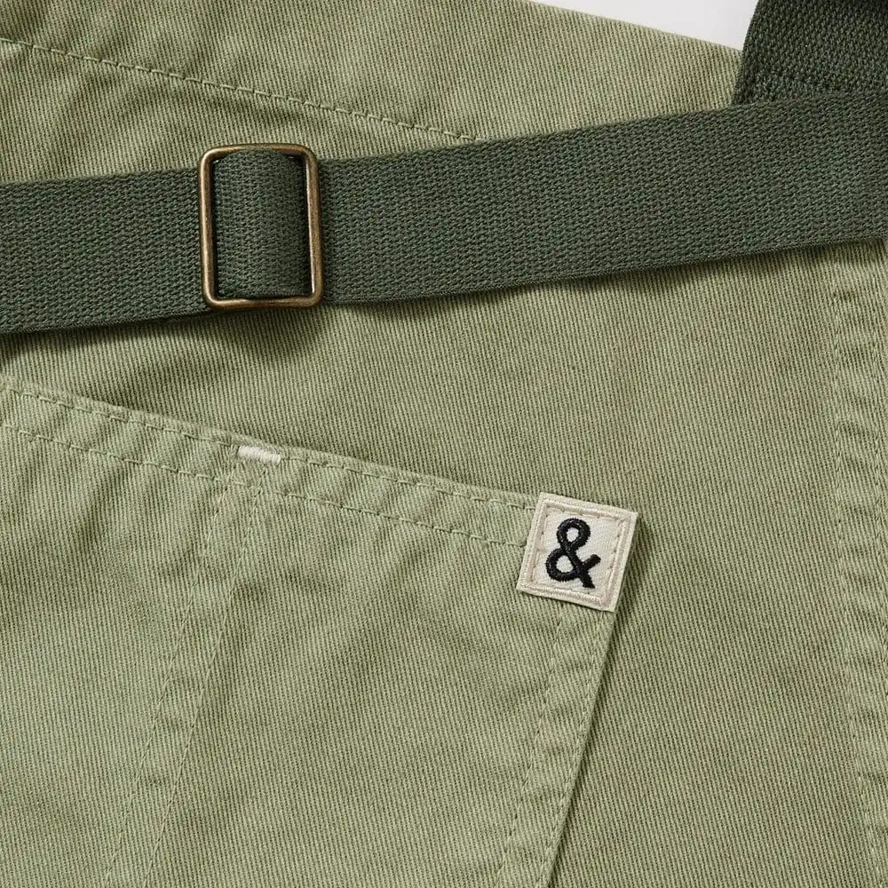 Alternative view of Hedley & Bennett Essential Kitchen Apron | Matcha