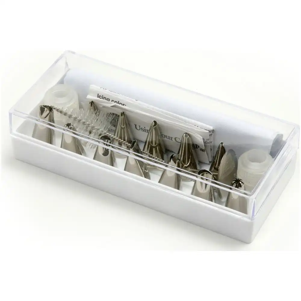 Norpro 18 Piece Cake and Cupcake Decorating Set