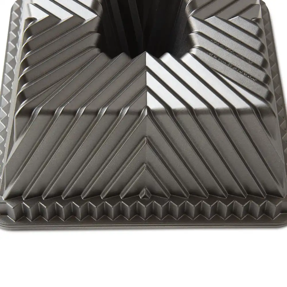 Alternative view of Nordic Ware Bundt Squared Pan
