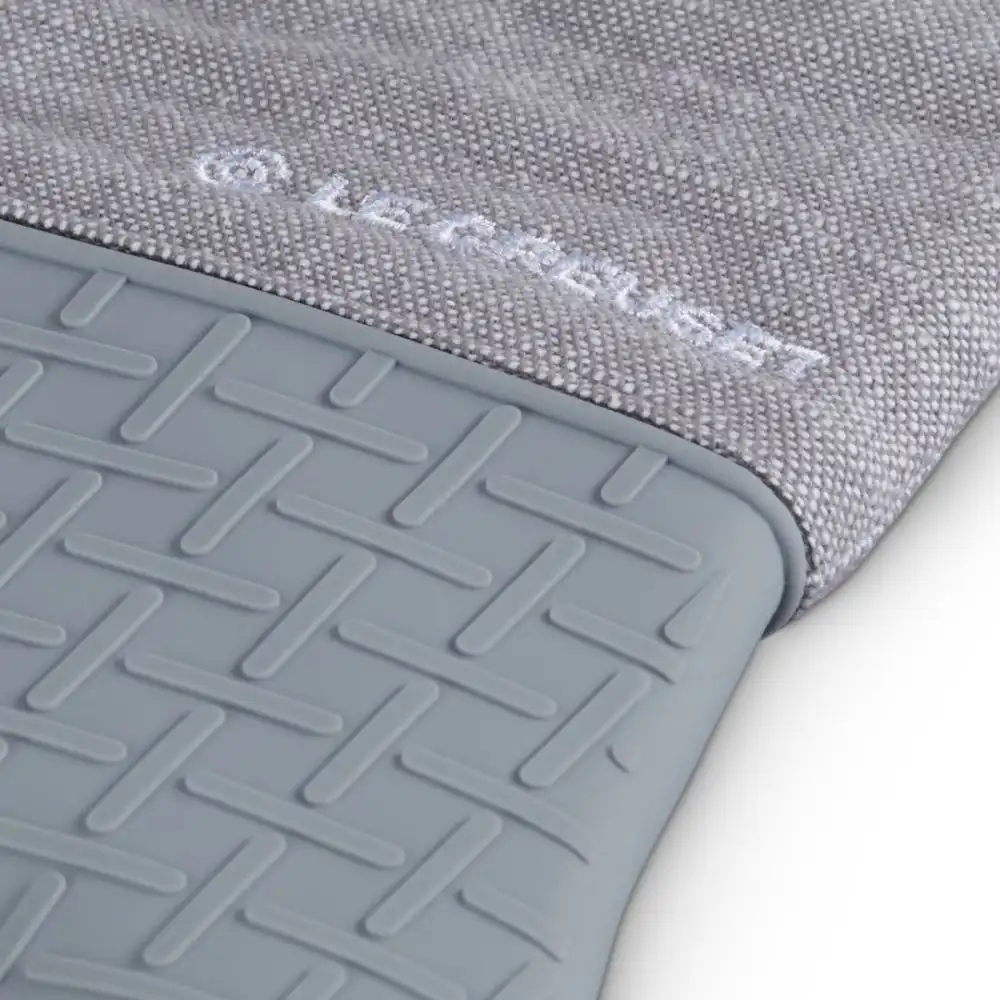 Alternative view of Le Creuset Kitchen Essentials 15" Oven Mitt | Charbon