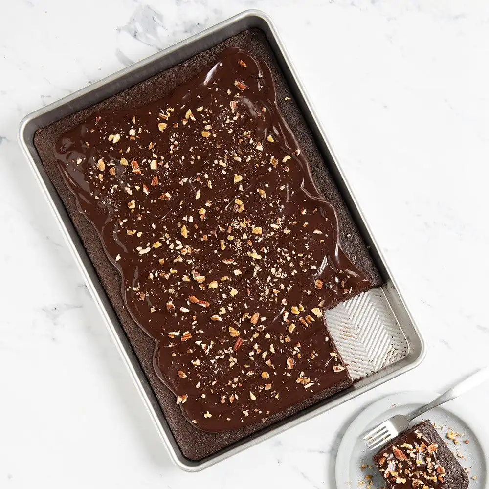 Alternative view of Nordic Ware Prism Big Batch Pan