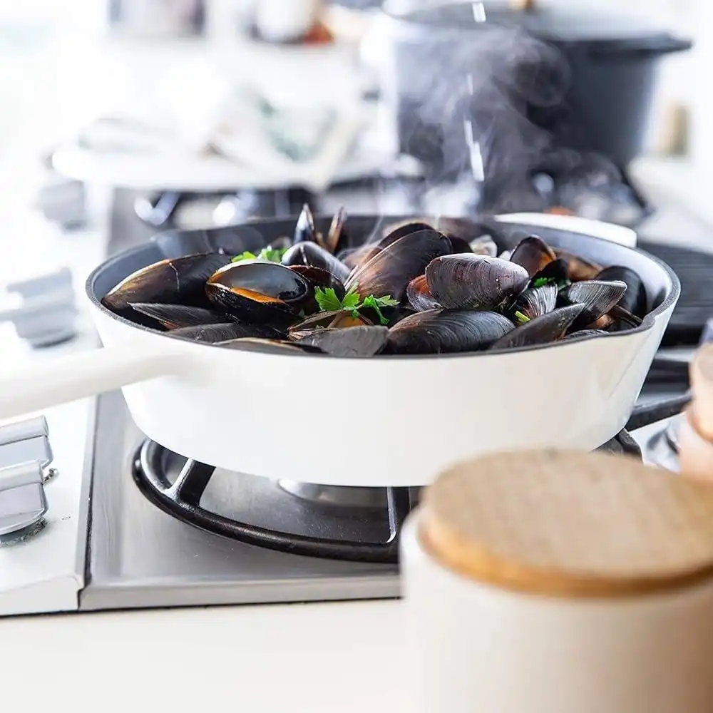 Alternative view of Kana Milo 10" Ultimate Skillet | White