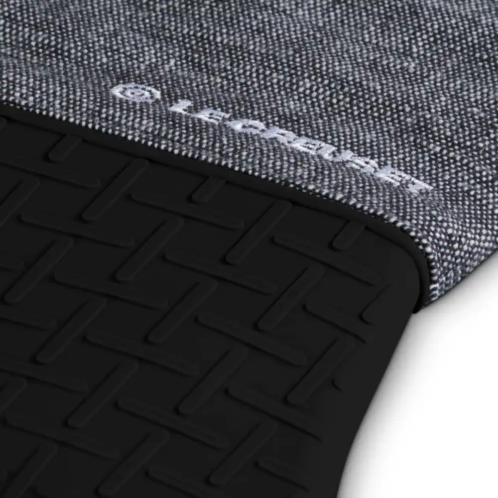 Alternative view of Le Creuset Kitchen Essentials 15" Oven Mitt | Noir