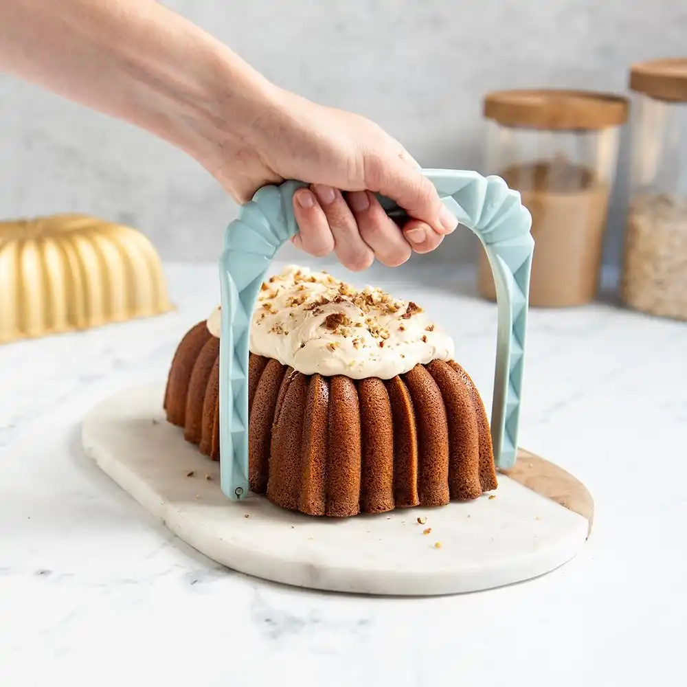 Alternative view of Nordic Ware Bundt Slicer